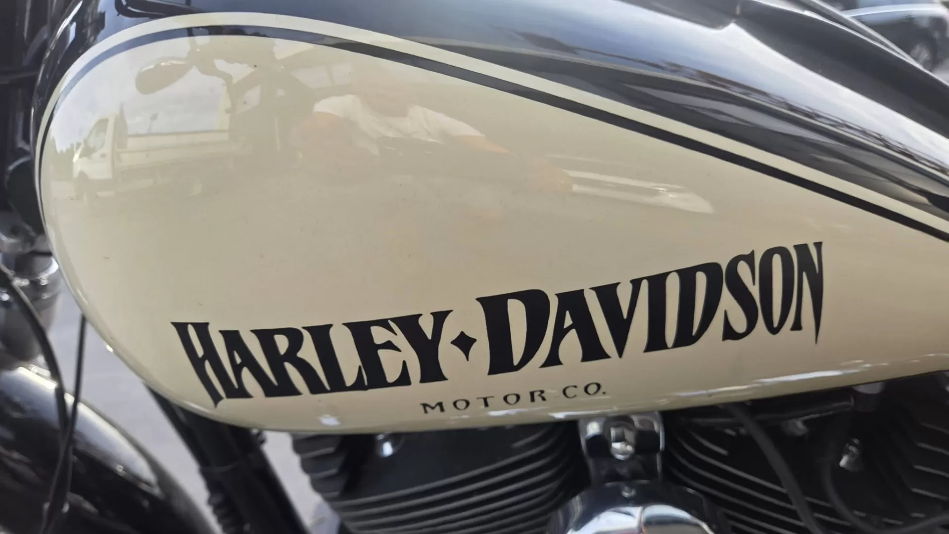 Harley-Davidson Dyna SUPER GLIDE CUSTOM - foto 4