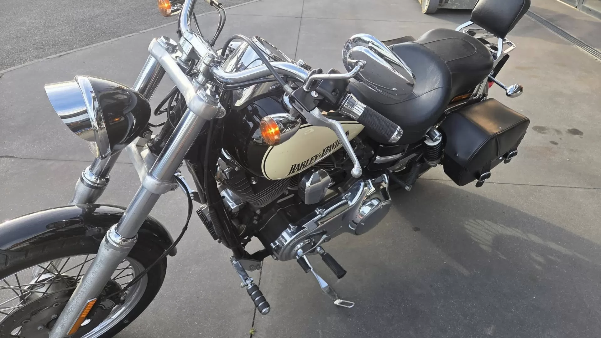 Harley-Davidson Dyna SUPER GLIDE CUSTOM - foto 2