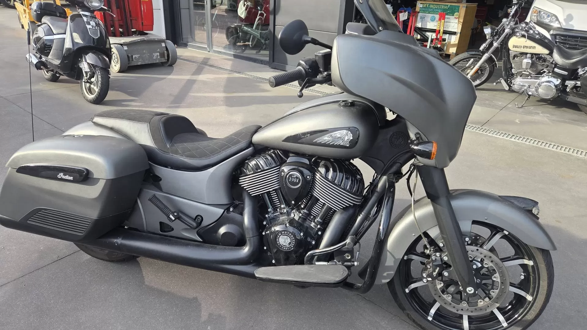 Indian Chieftain DARK HORSE