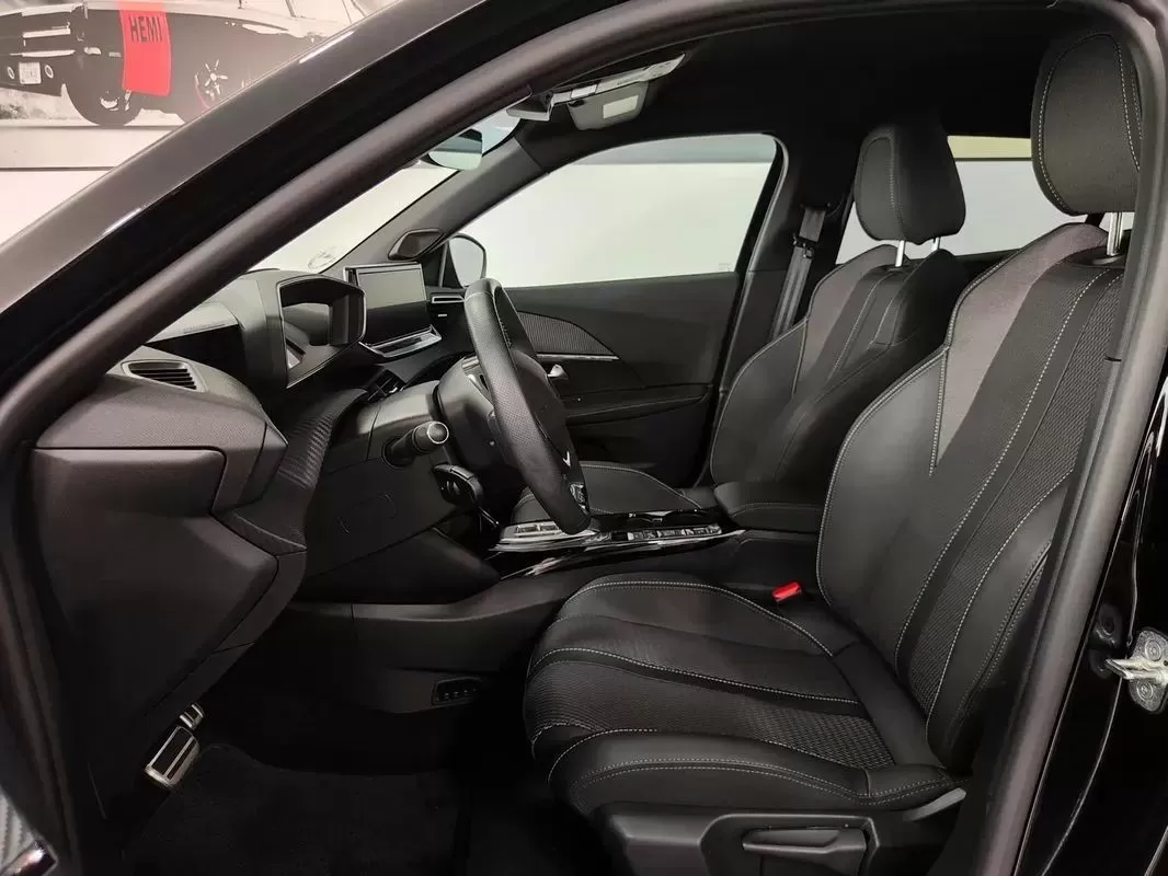 Peugeot e-2008 50 kWh GT Line - foto 7