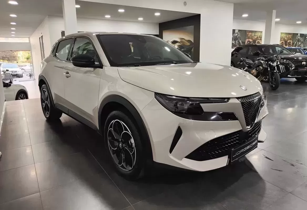 Alfa Romeo Junior Elletrica 50 kWh Launch Edition - foto 3