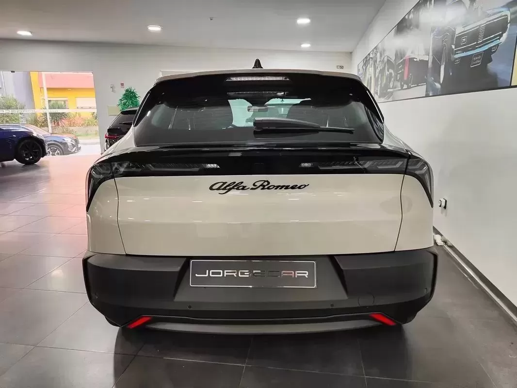 Alfa Romeo Junior Elletrica 50 kWh Launch Edition - foto 6