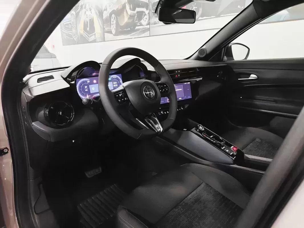 Alfa Romeo Junior Elletrica 50 kWh Launch Edition - foto 7