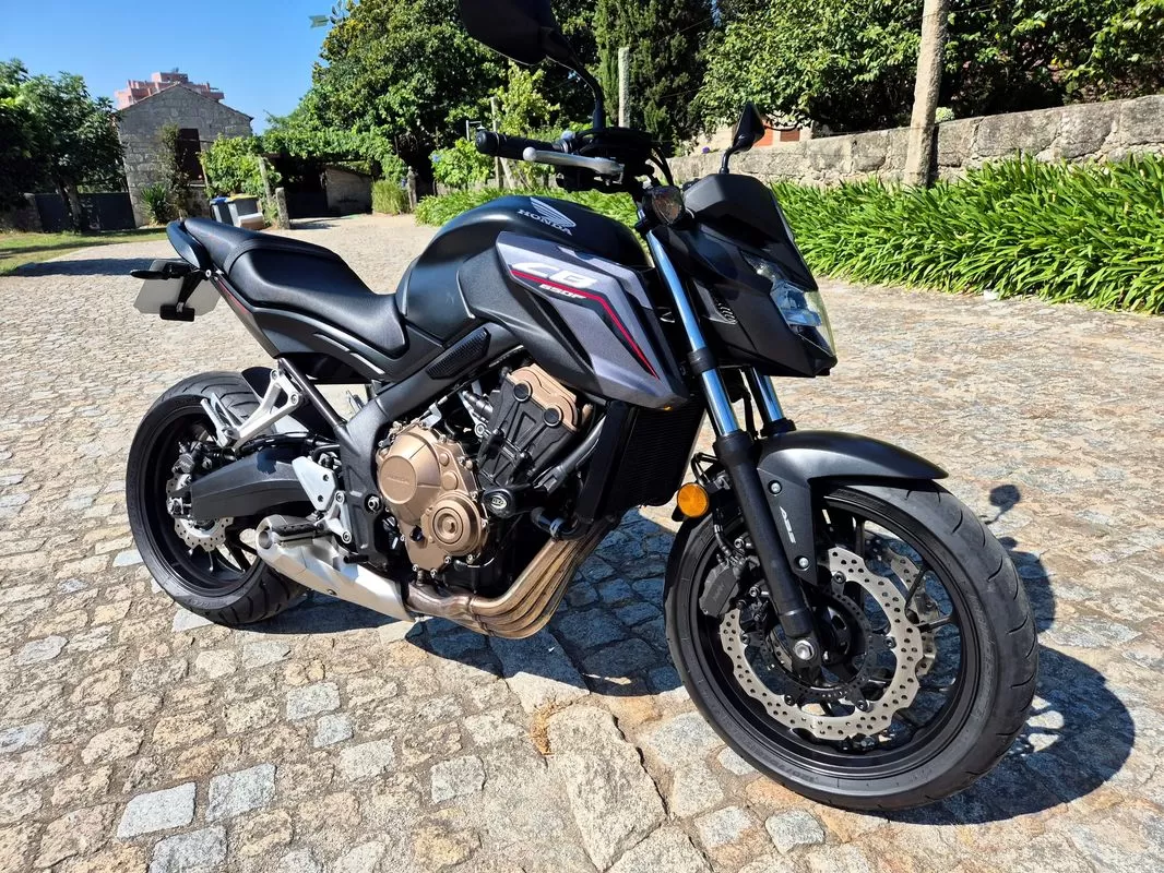 Honda CB 650F - foto 2