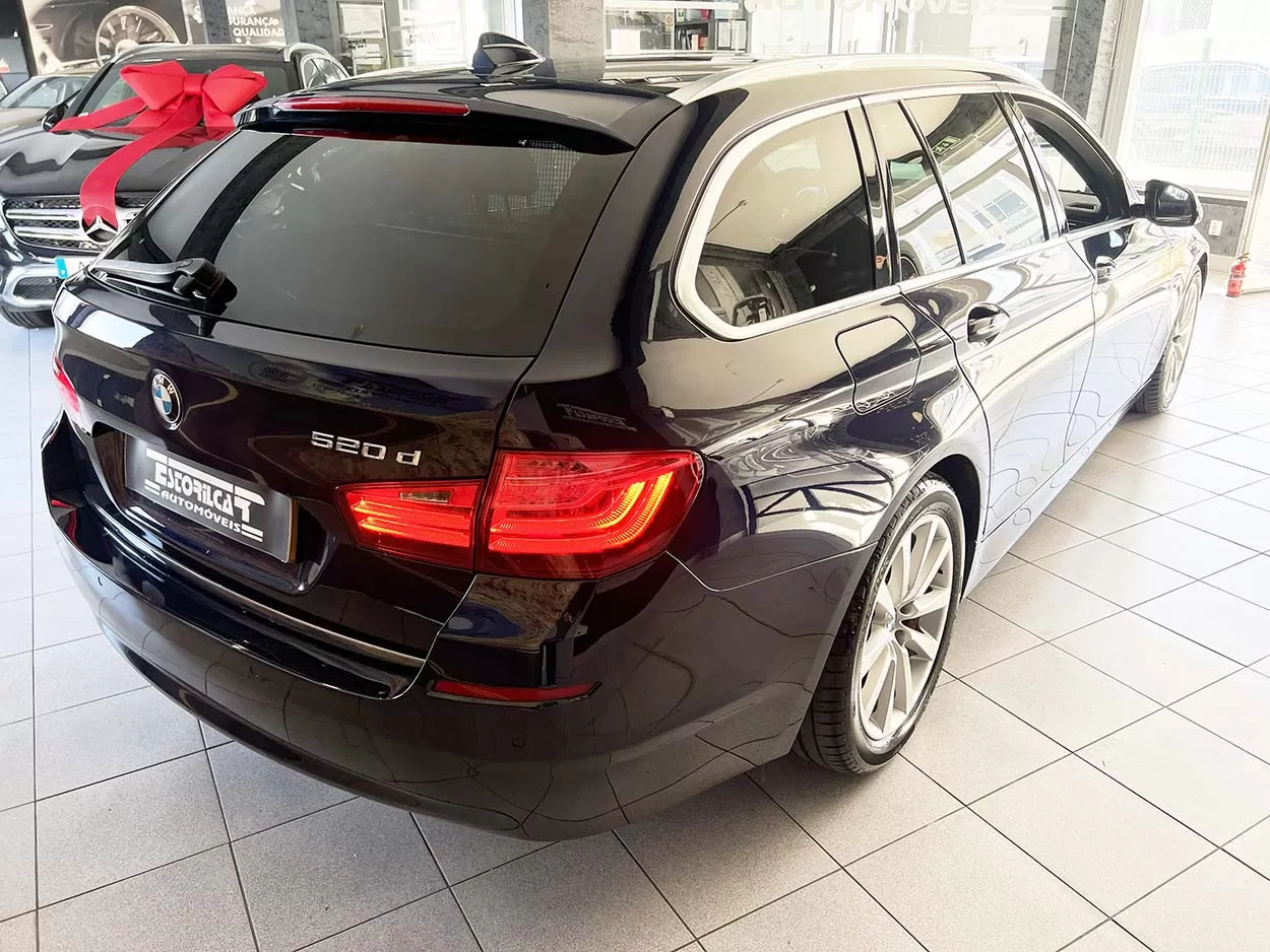 BMW 520 d TOURING LUXURY LINE - foto 4