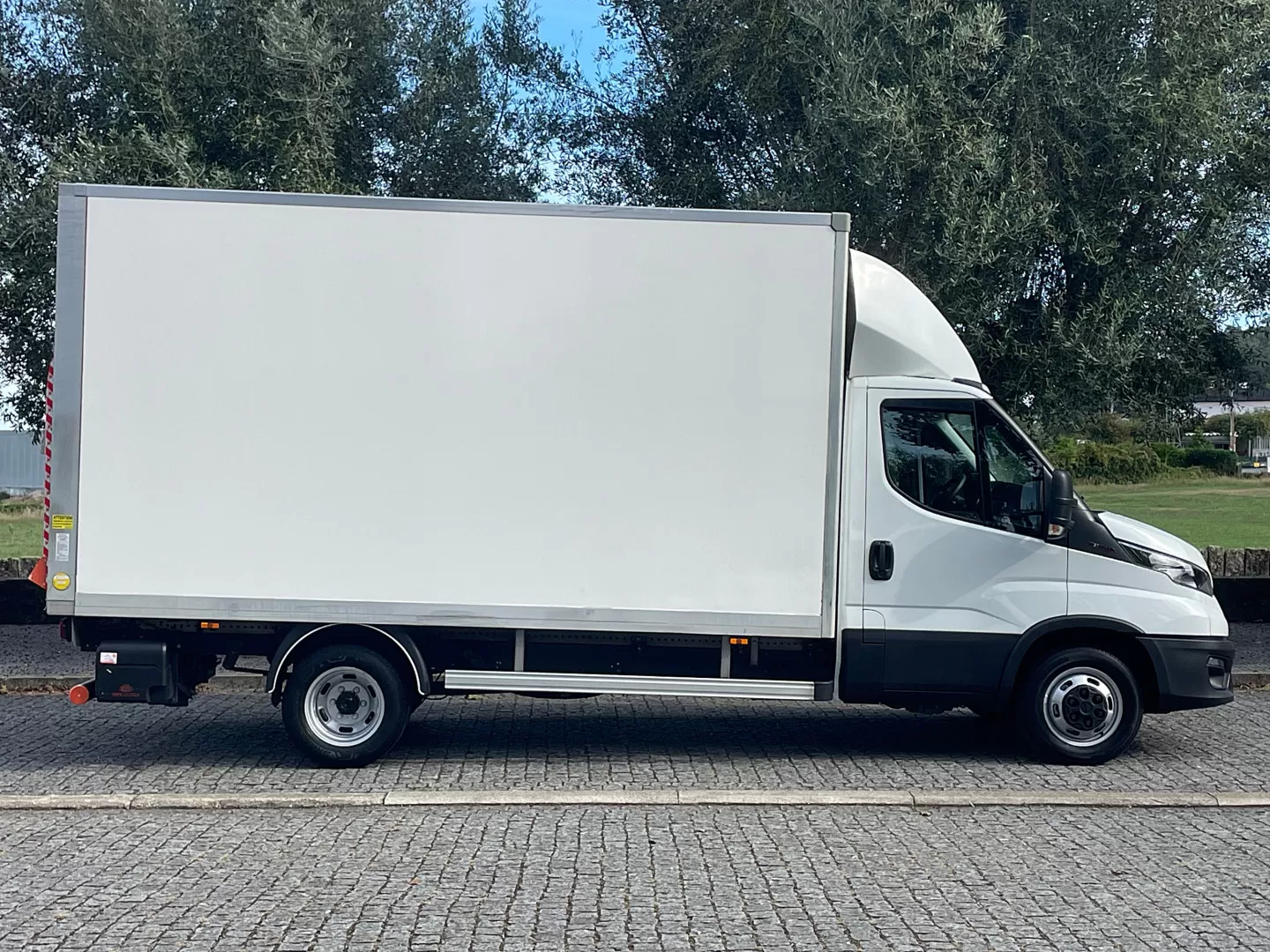 Iveco  Daily 3.0D 35C16 Contentor + Plataforma Elevatória - foto 5