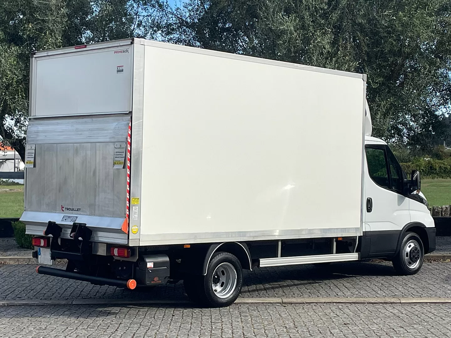 Iveco  Daily 3.0D 35C16 Contentor + Plataforma Elevatória - foto 6