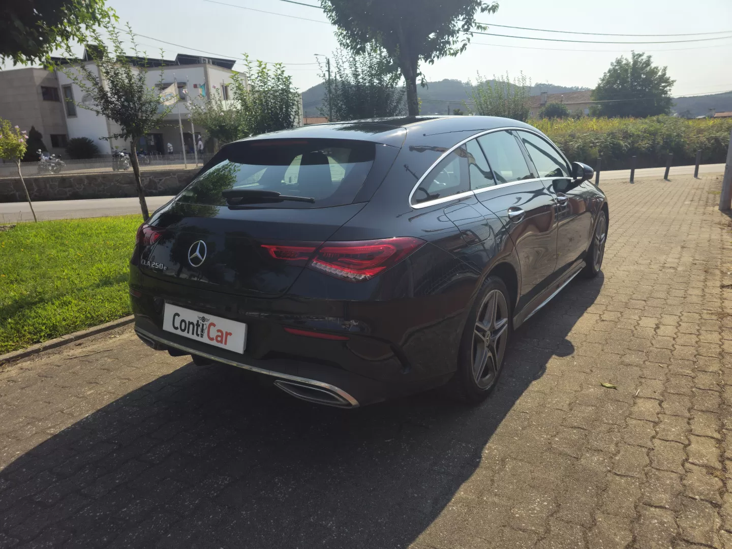 Mercedes-Benz CLA 250 e Shooting Brake AMG Line - foto 4