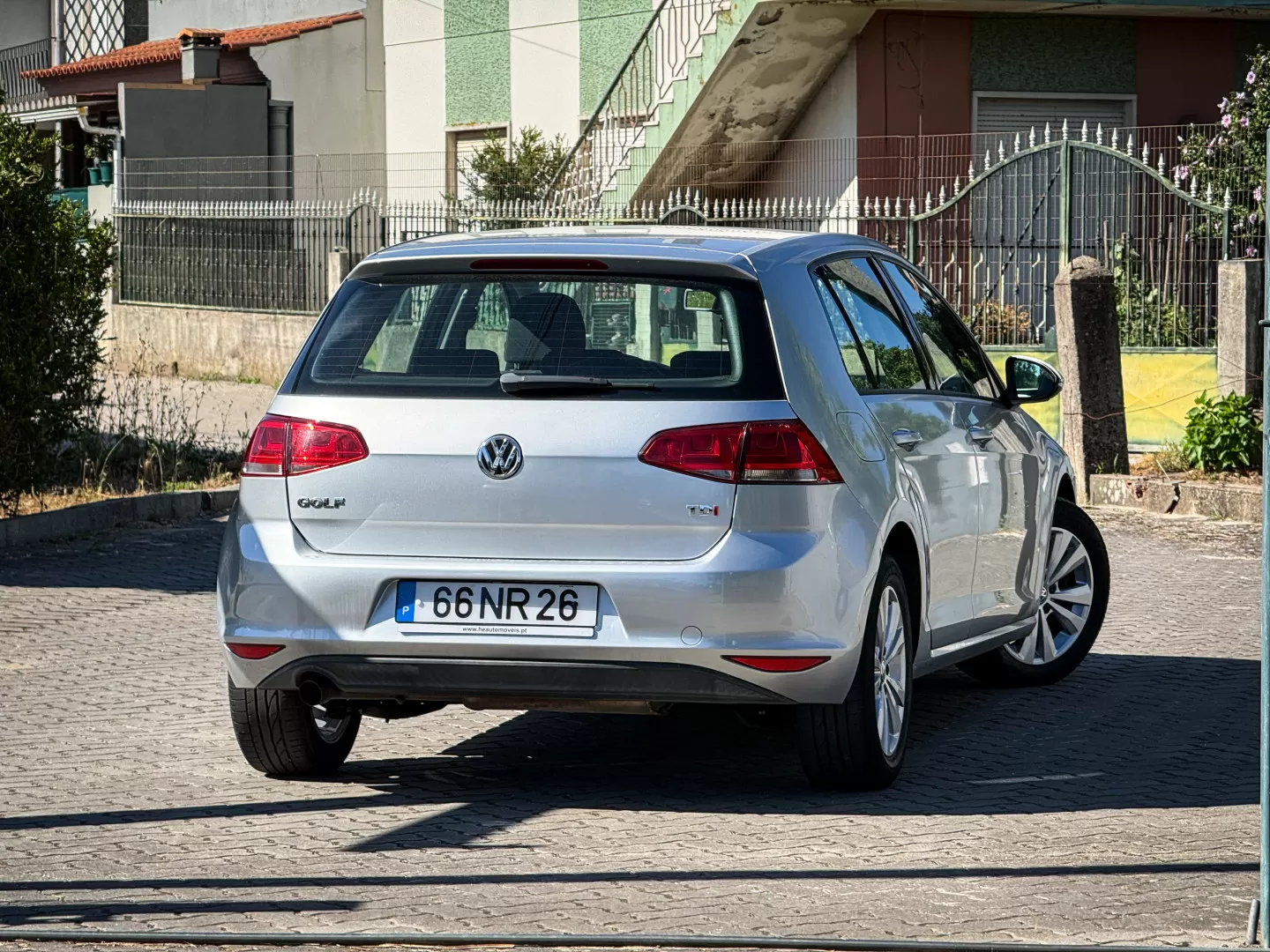VW Golf 1.6 TDi Highline - foto 2