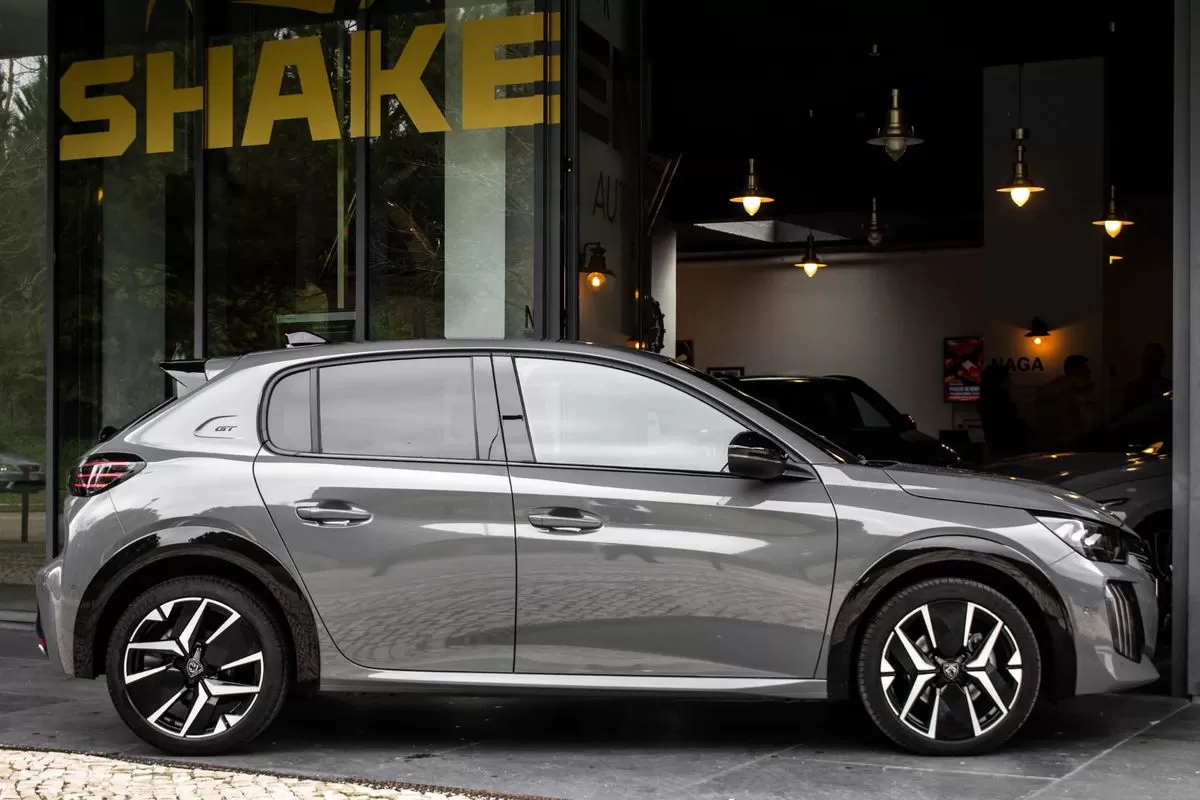 Peugeot 208 1.2 Hybrid GT e-DCS6 - foto 5
