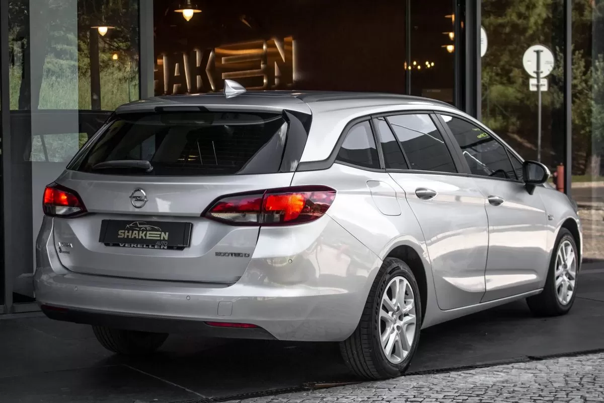 Opel Astra Sports Tourer  1 6 D S S Innovation - foto 4
