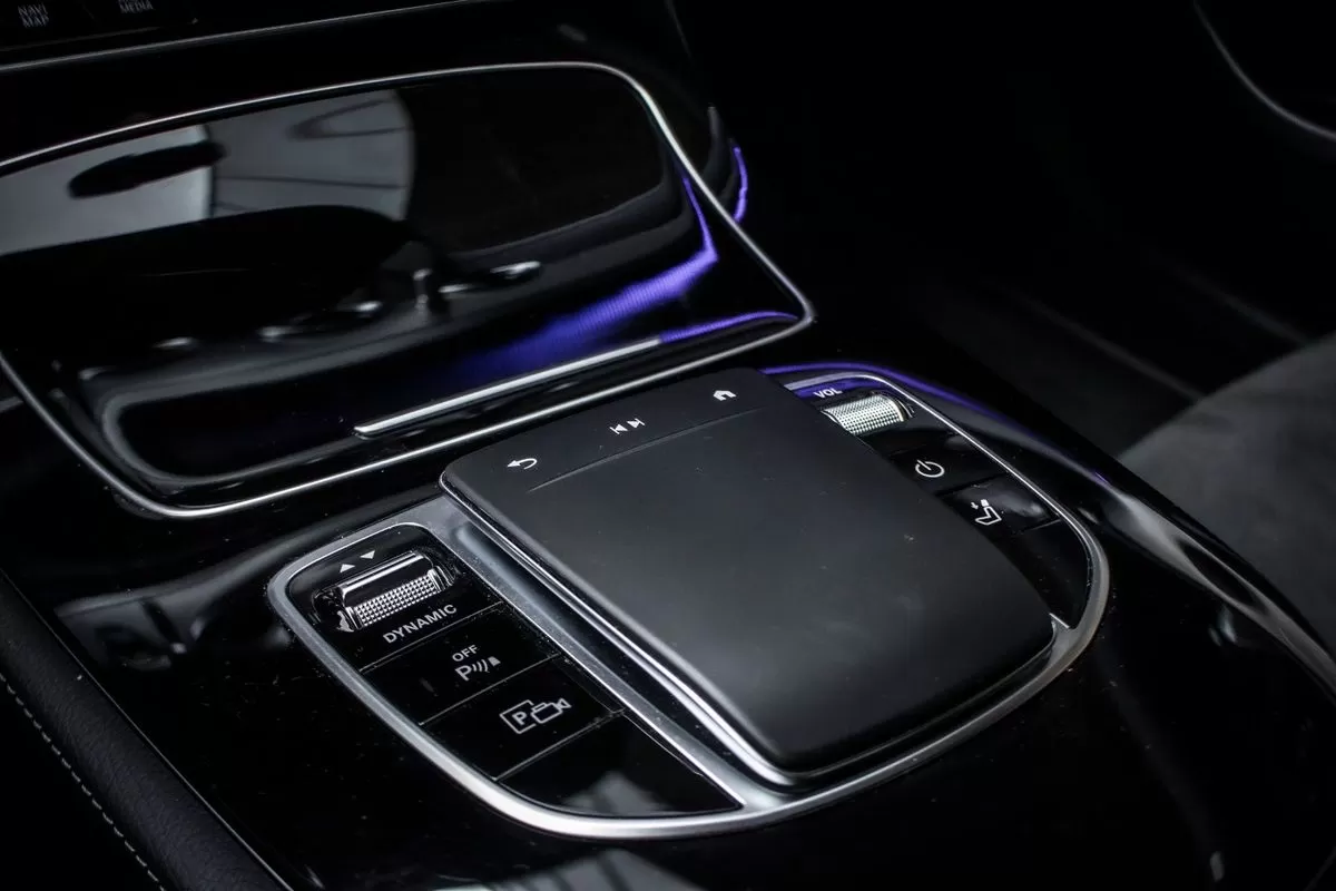 Mercedes-Benz E 300 e AMG Line - foto 8