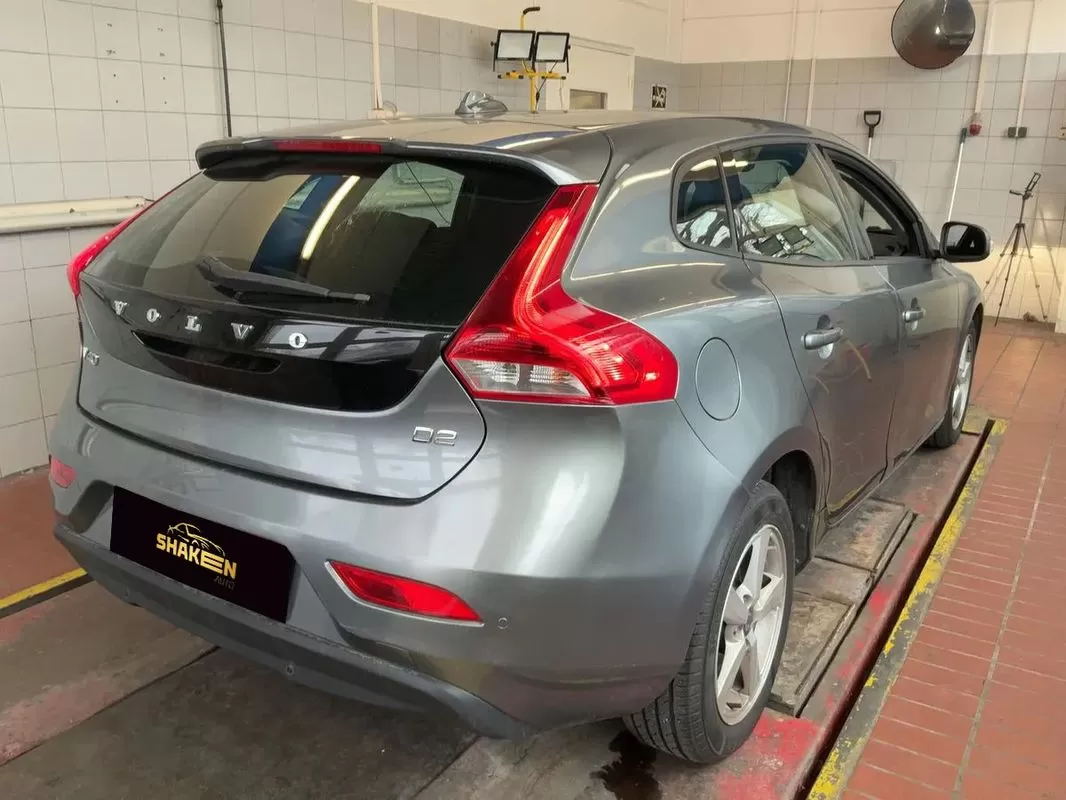 Volvo V40  D2 Kinetic - foto 4
