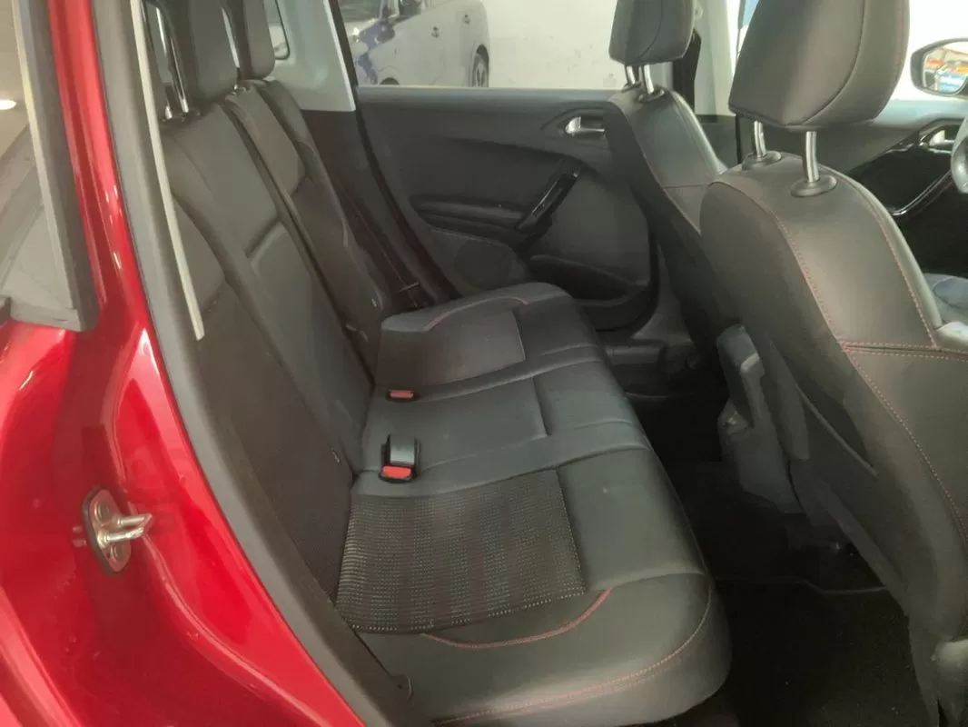Peugeot 2008 1.2 PureTech GT Line EAT6 - foto 8
