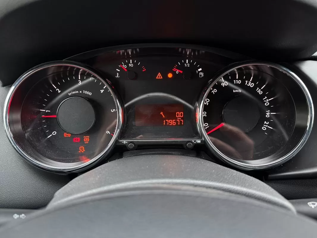 Peugeot 3008 1.6 HDi Style - foto 7