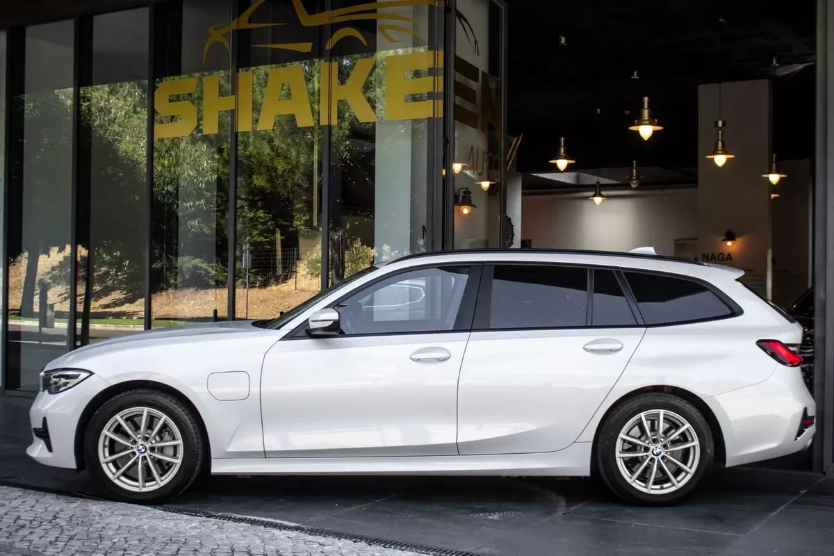 BMW 330 e Line Luxury Auto - foto 2