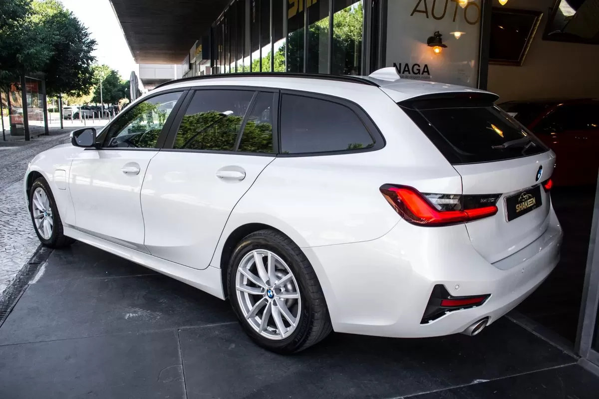 BMW 330 e Line Luxury Auto - foto 3