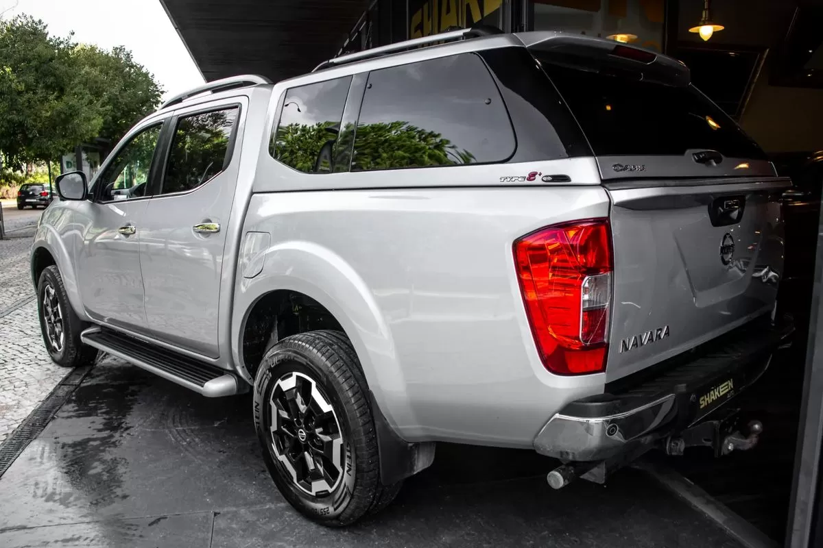 Nissan Navara 2.3 dCi CD 4WD Tekna Auto - foto 3
