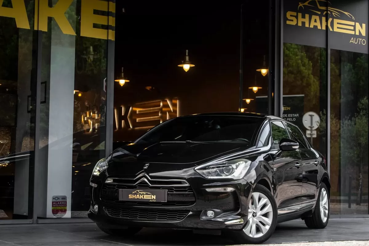 Citroën DS5 2.0 HDi Hy4 So Chic CMP6 102g