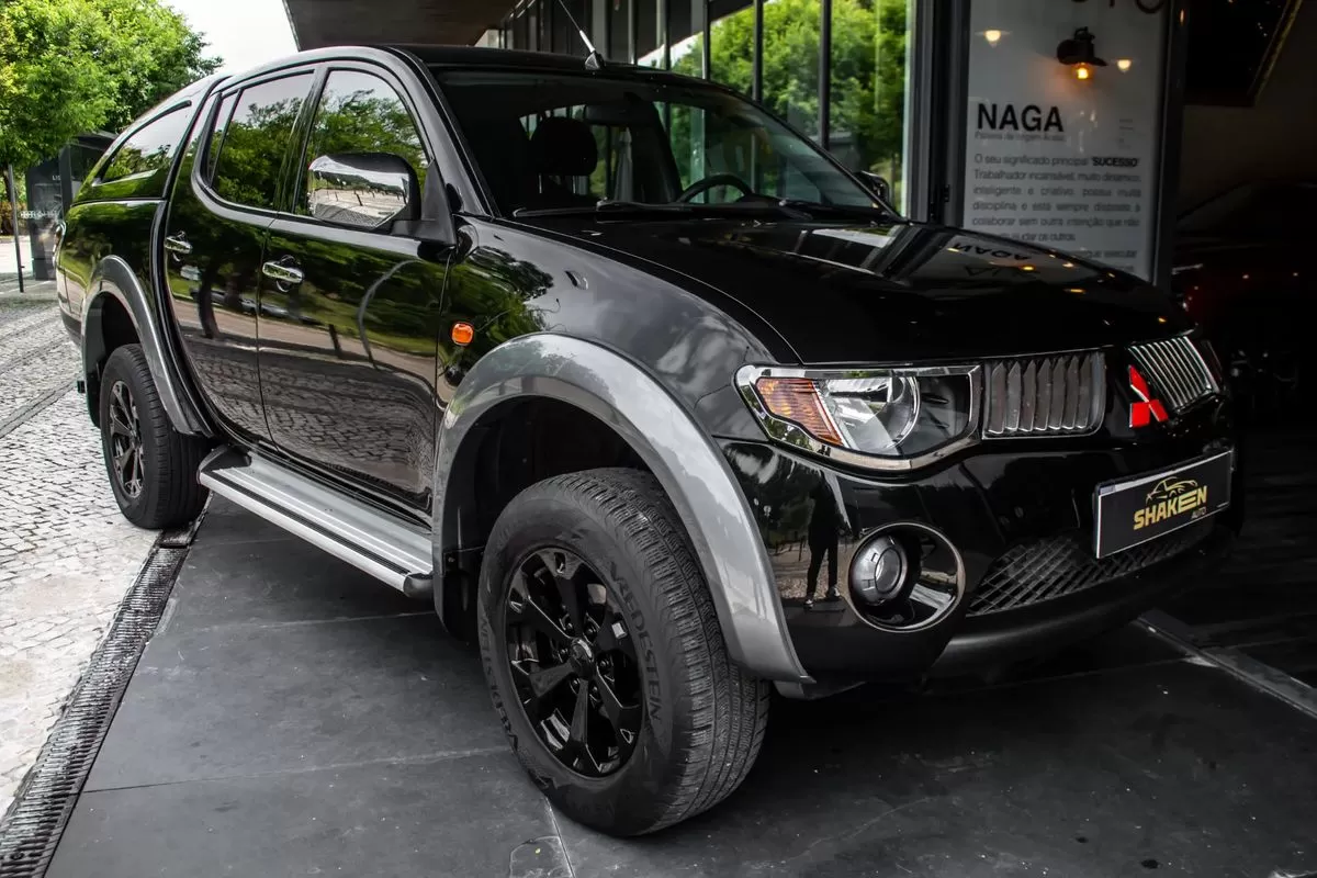 Mitsubishi L200  Pick Up 4x4 Auto Intense Cabine Dupla - foto 6