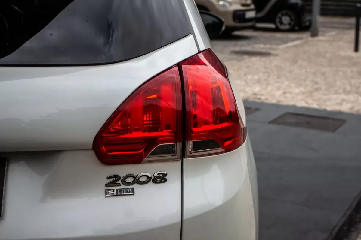 Peugeot 2008 1.6 e-HDi Allure - foto 6