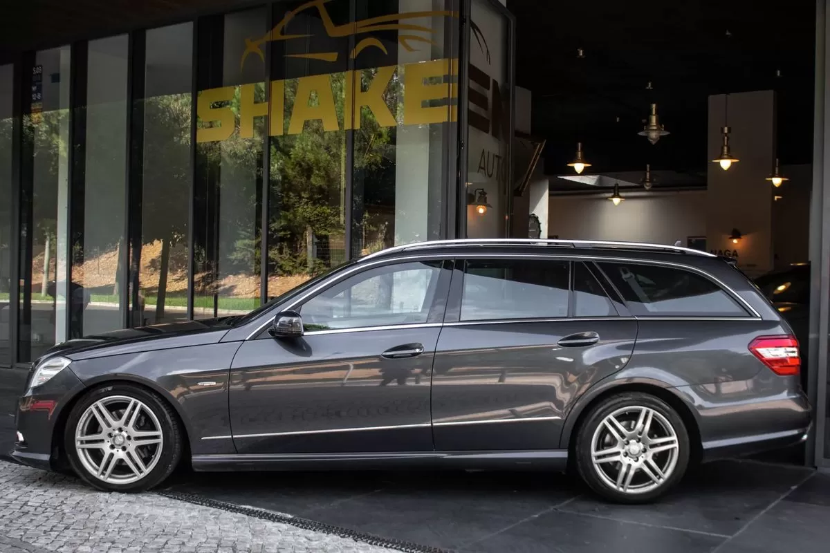 Mercedes-Benz E 250 CDi Avantgarde BlueEfficiency Auto. - foto 2