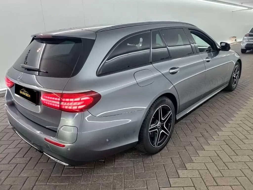 Mercedes-Benz E 300  9g  Tronic Amg Line - foto 3