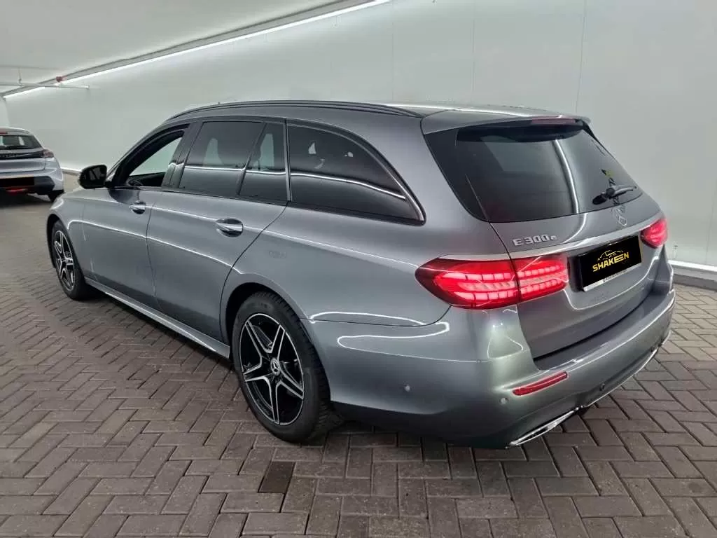 Mercedes-Benz E 300  9g  Tronic Amg Line - foto 4