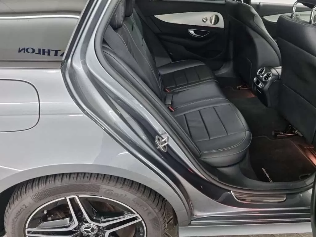 Mercedes-Benz E 300  9g  Tronic Amg Line - foto 8
