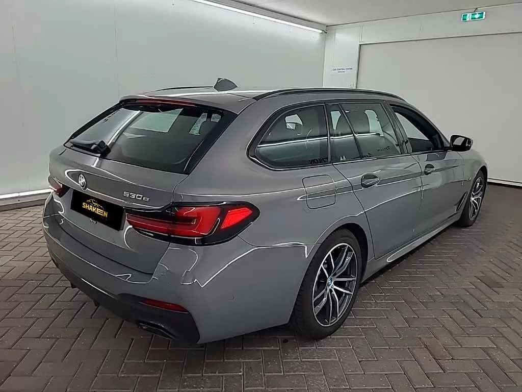 BMW 530e e Pack Desportivo M - foto 6