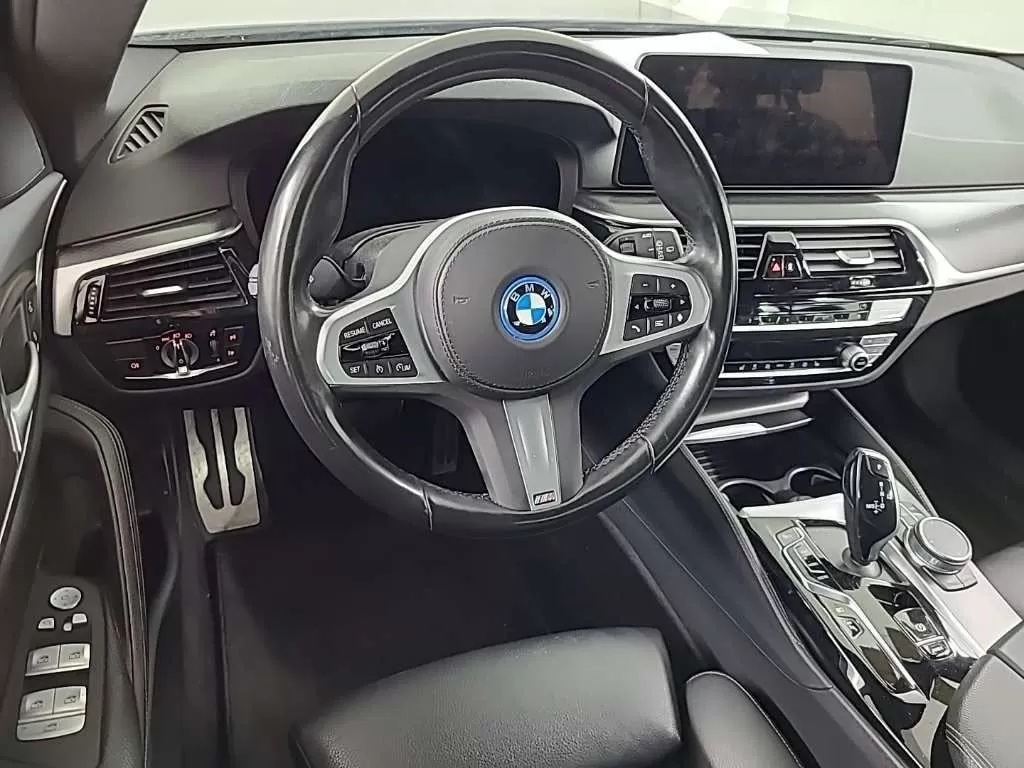 BMW 530e e Pack Desportivo M - foto 8