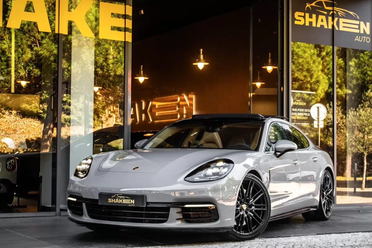 Porsche Panamera 4 E-Hybrid