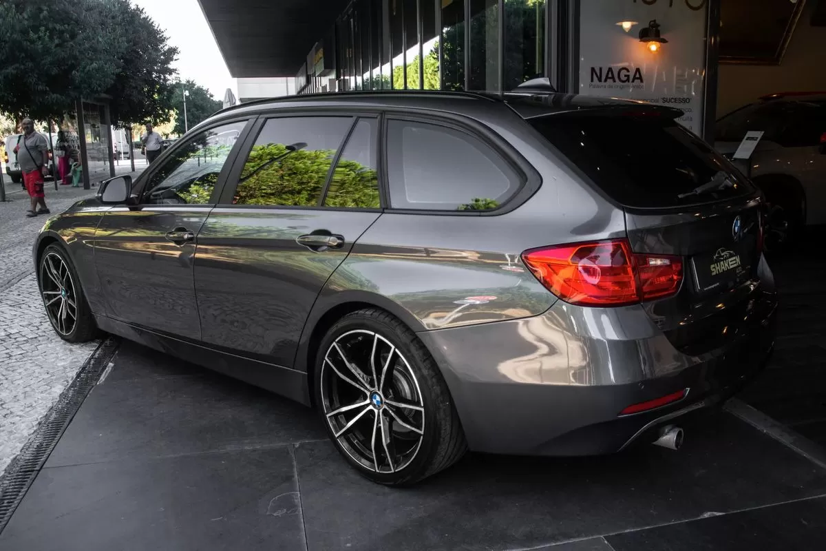 BMW 320  D Efficient Dynamics Edition - foto 2