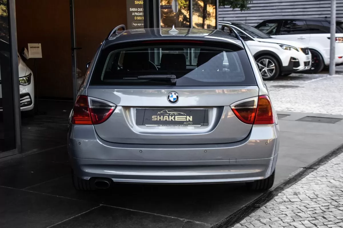 BMW 318 d LifeStyle - foto 6