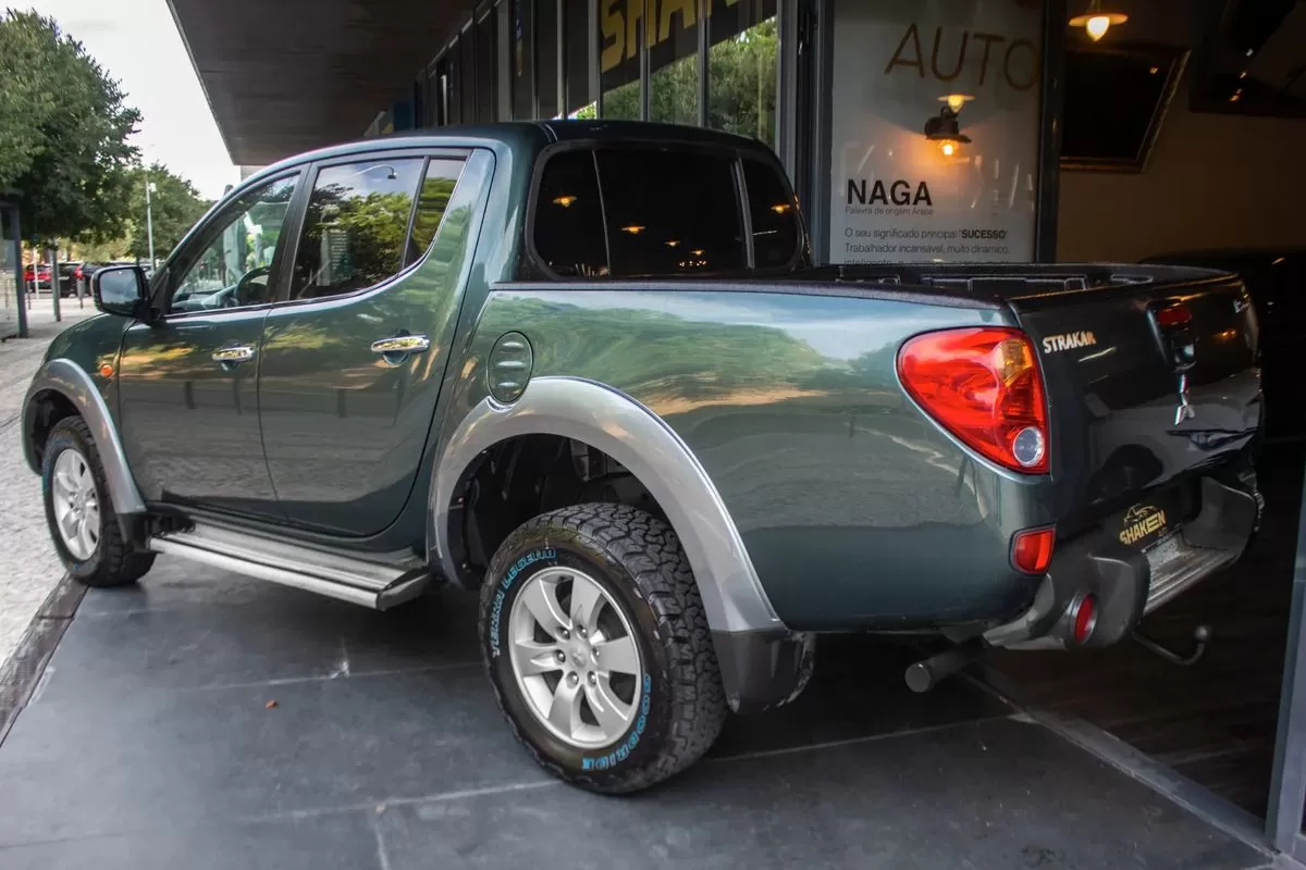 Mitsubishi L200 2.5 TD Strakar Elegance HT - foto 3