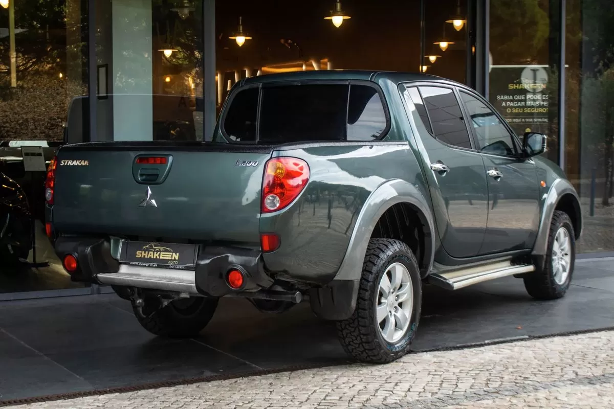 Mitsubishi L200 2.5 TD Strakar Elegance HT - foto 4