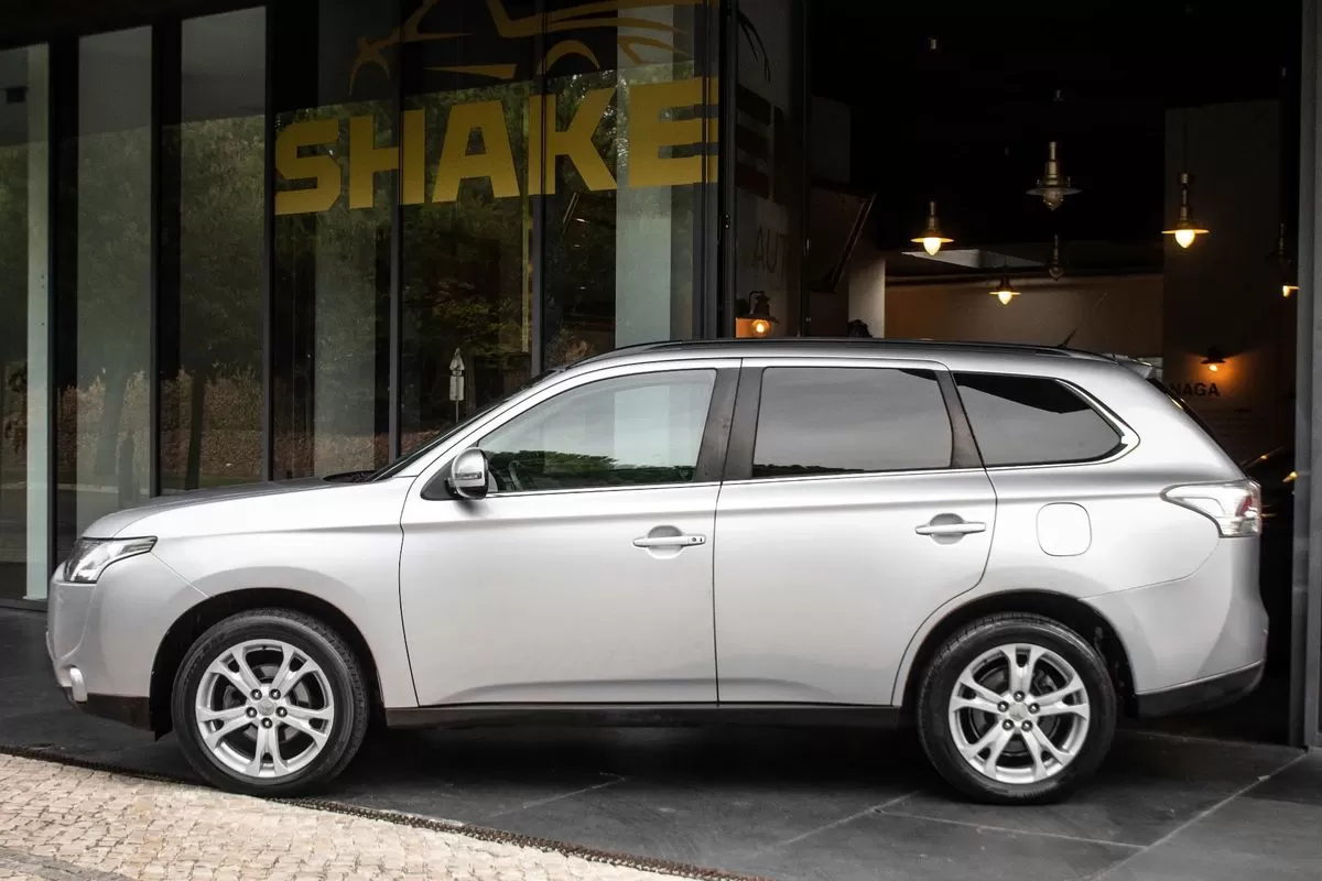 Mitsubishi Outlander 2.2 DI-D Instyle - foto 2