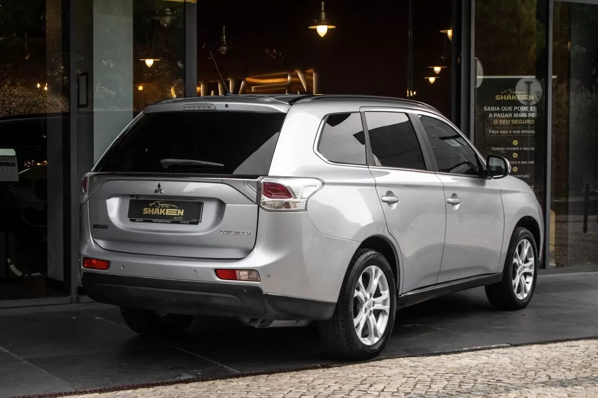 Mitsubishi Outlander 2.2 DI-D Instyle - foto 4