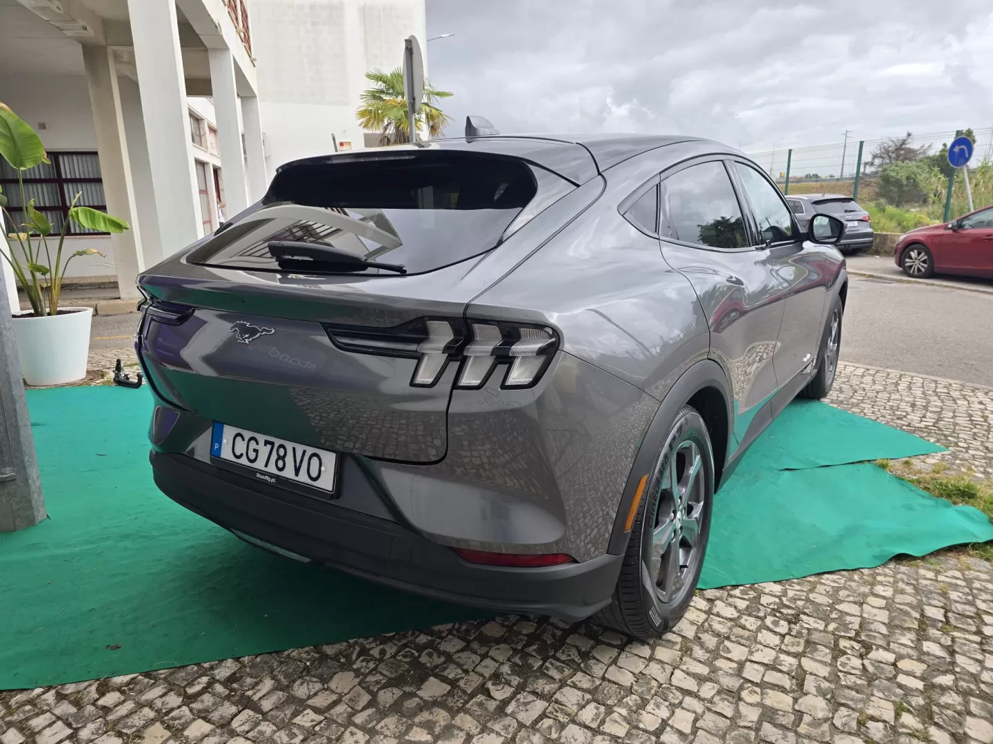 Ford Mustang Mach-E Alargada - foto 3