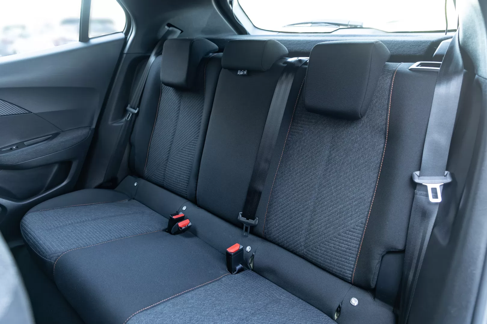 Peugeot 2008 Hybrid 145 e-DSC Style - foto 8