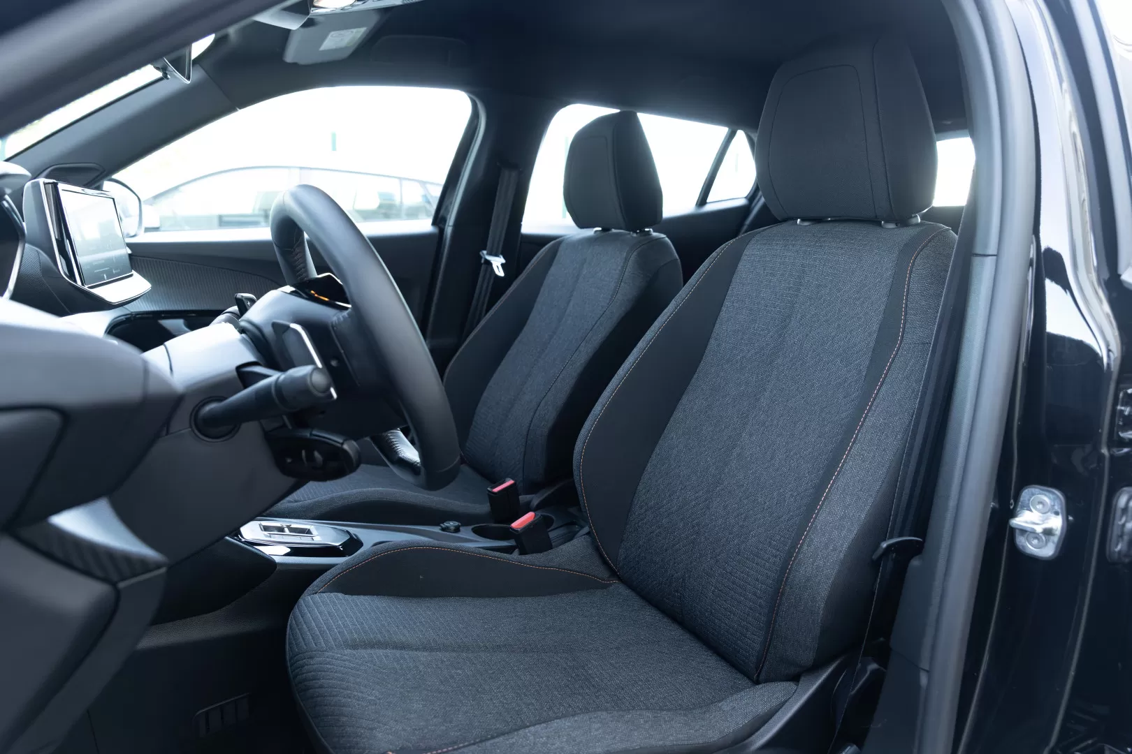 Peugeot 2008 Hybrid 145 e-DSC Style - foto 7