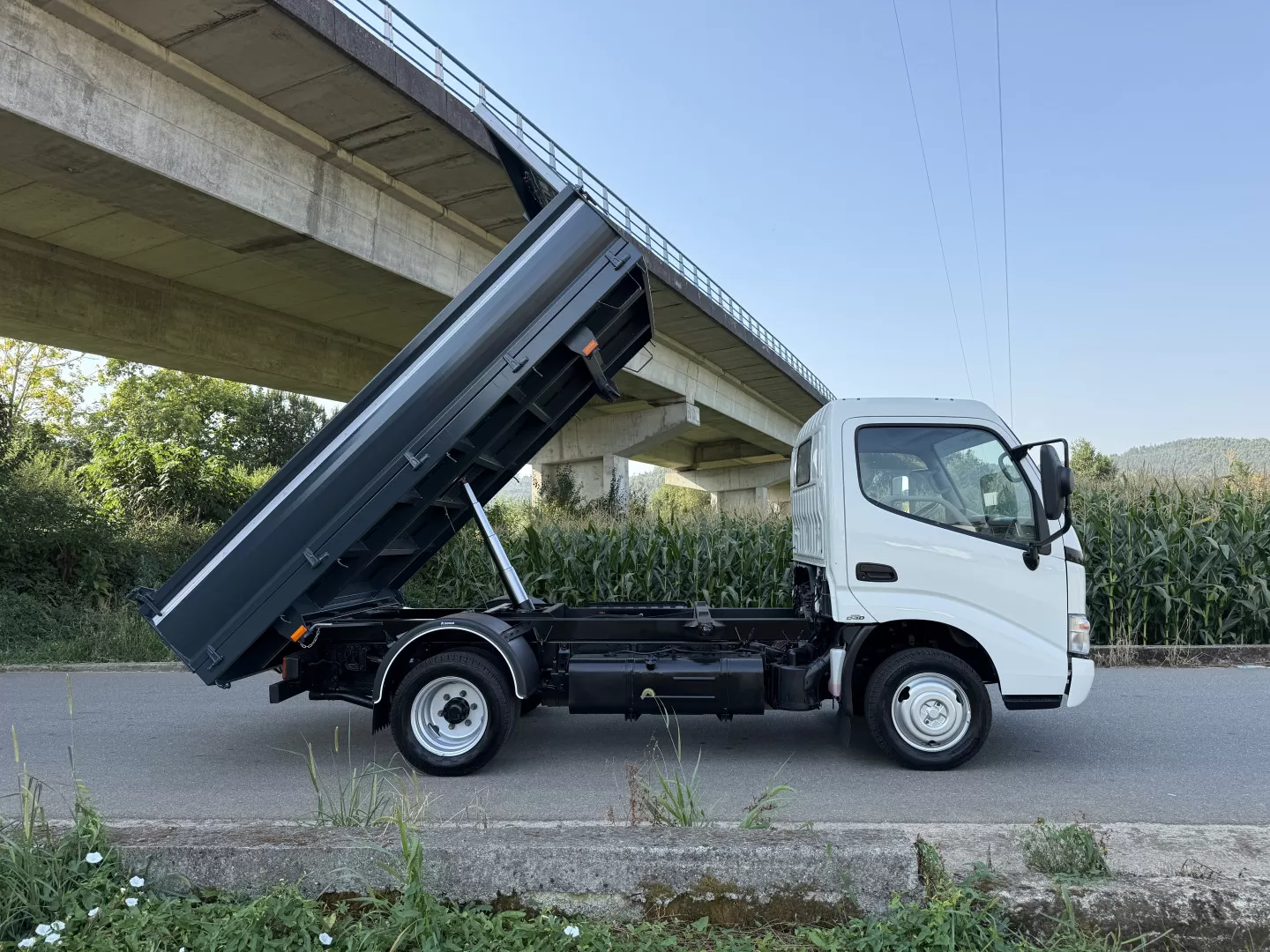Toyota  DYNA M 35.25 3.0 D4D BASCULANTE 95.000 Kms - foto 7