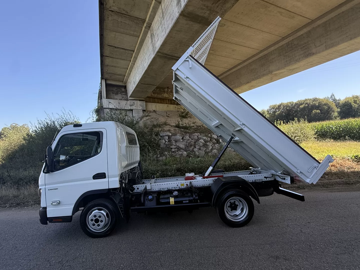 Mitsubishi  FUSO CANTER 3C13 BASCULANTE ABS AC - foto 6