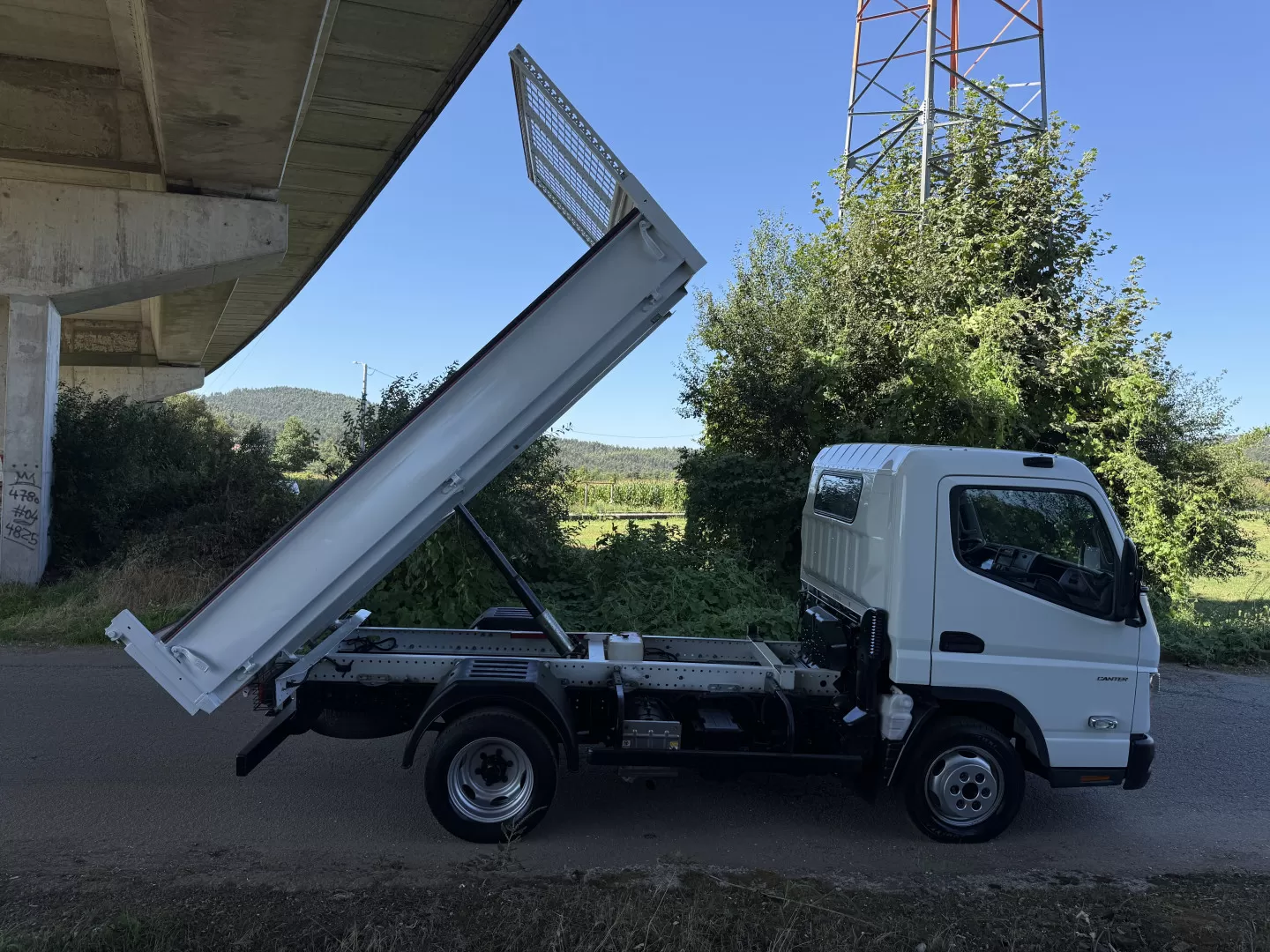 Mitsubishi  FUSO CANTER 3C13  BASCULANTE AC ABS - foto 6