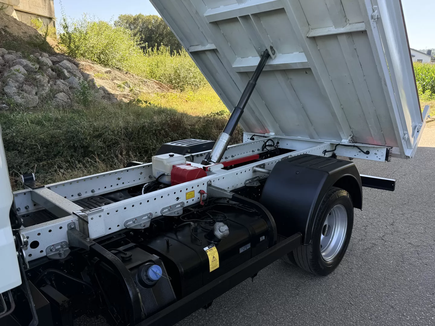 Mitsubishi  FUSO CANTER 3C13  BASCULANTE AC ABS - foto 8