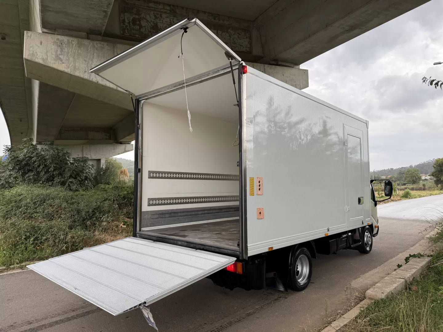 Toyota  DYNA M 35.33 3.0 D4D Contentor Plataforma AC - foto 8