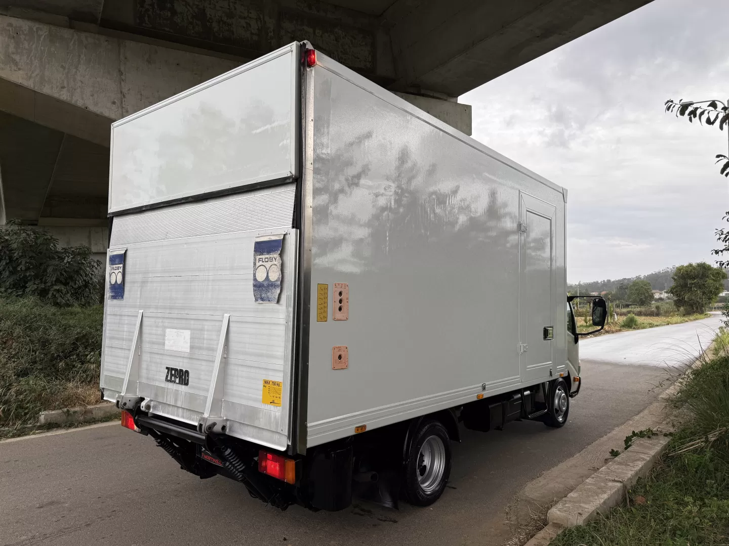 Toyota  DYNA M 35.33 3.0 D4D Contentor Plataforma AC - foto 3