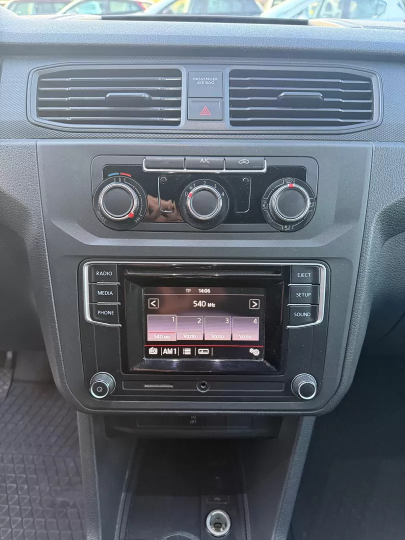 VW  Caddy 2.0 TDi - foto 8