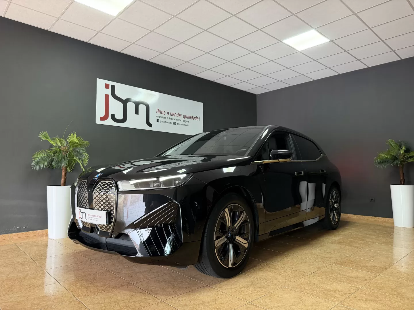 BMW iX xDrive 50 Pack Desportivo - foto 3