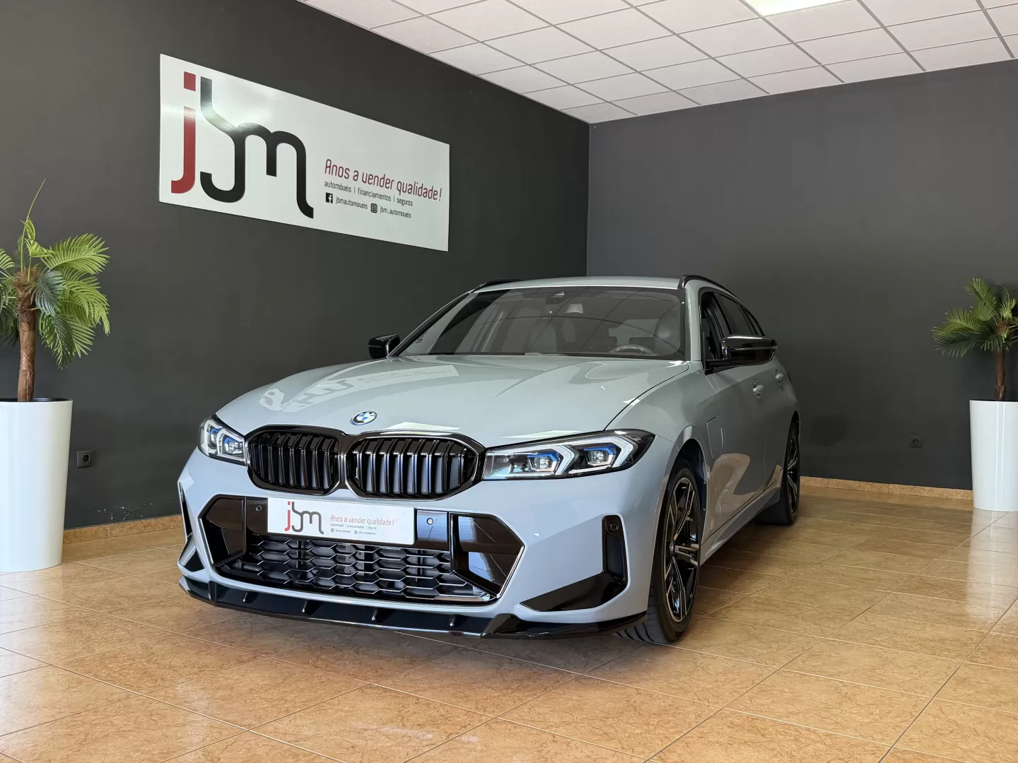 BMW 330e Pack Desportivo M Auto - foto 2